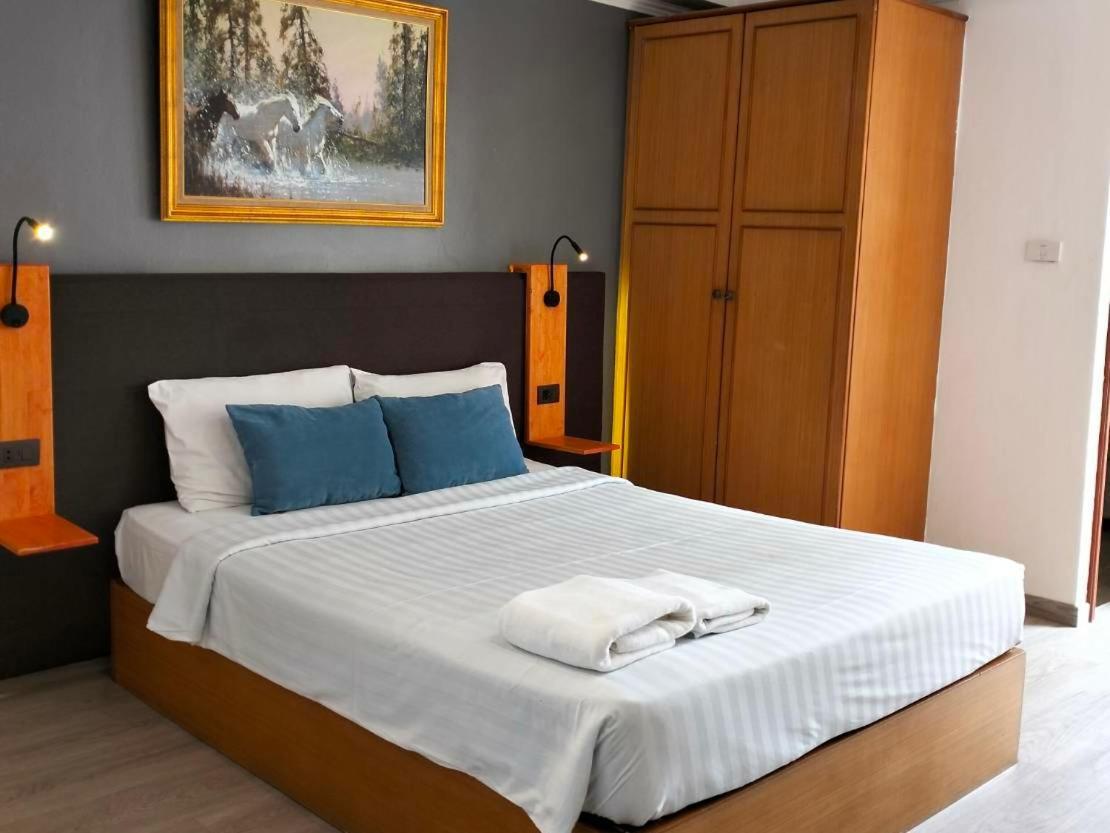 Shagwell Mansions Hotel Pattaya Room photo